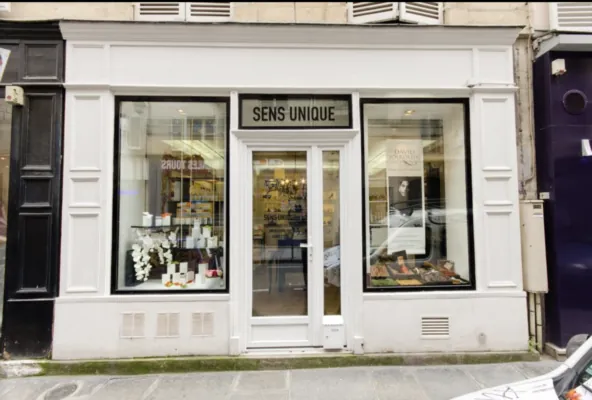Devanture de Sens Unique Paris, rue du Roi de Sicile