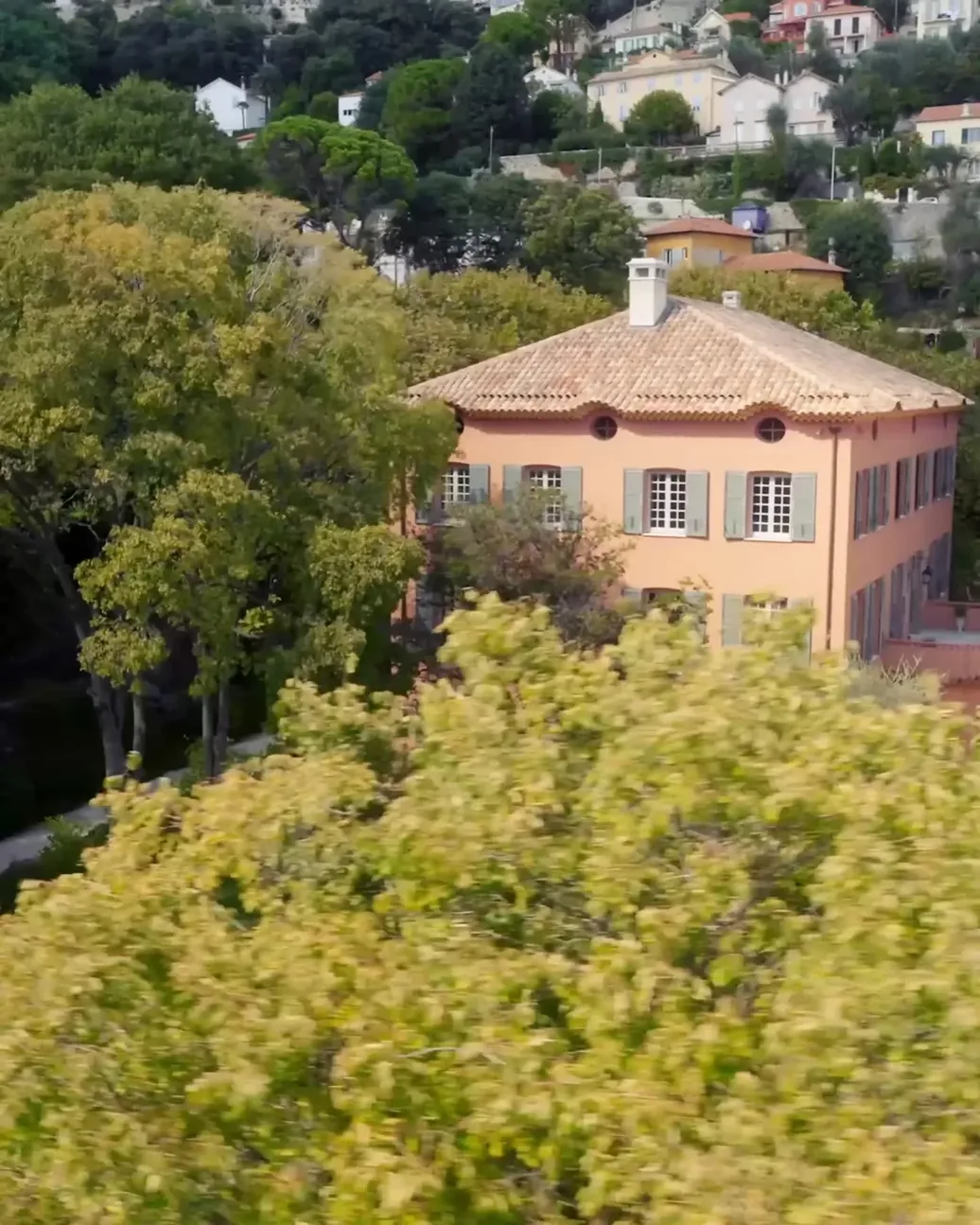 Villa de parfumerie Louis Vuitton à Grasse